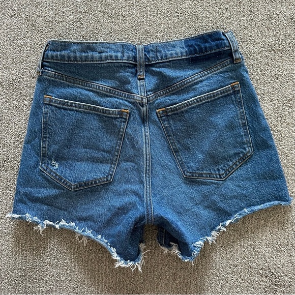 Abercrombie & Fitch The 4" Mom Short High Rise Size 26/2 - Picture 5 of 7